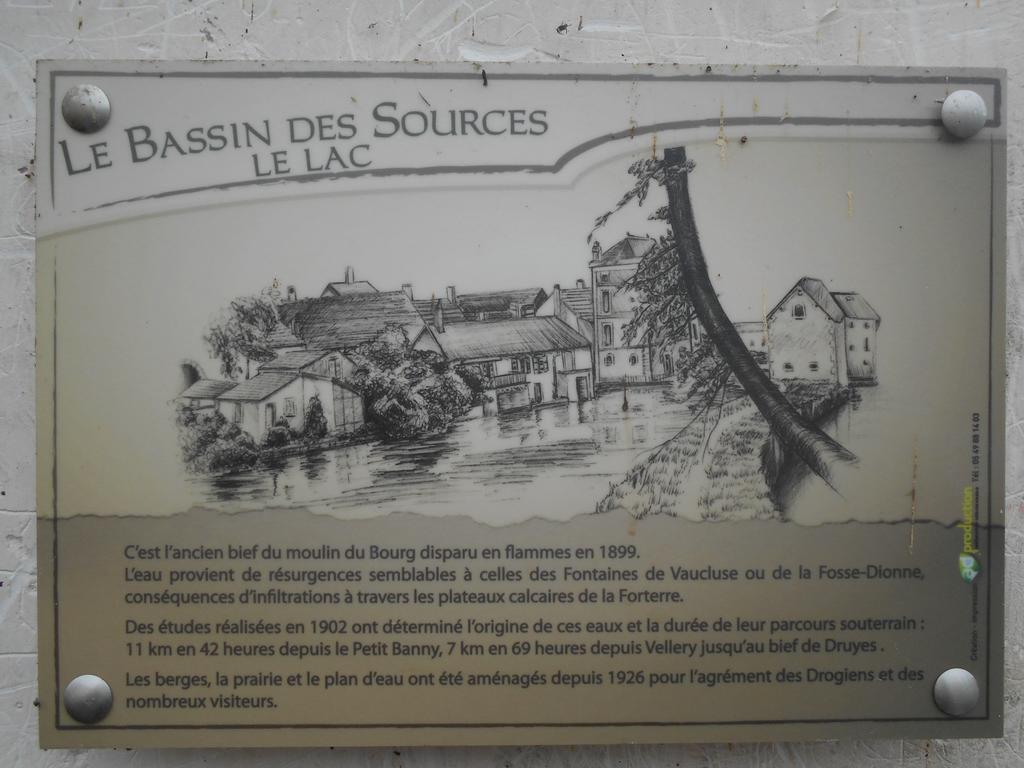 Gite En Forterre Druyes-les-Belles-Fontaines المظهر الخارجي الصورة